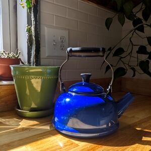 le creuset blue classic whistling tea kettle